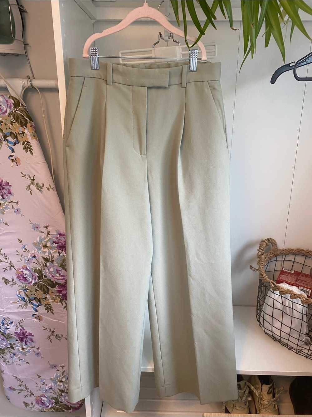 Abercrombie & Fitch Light Sage Pleated Wide Leg Trousers